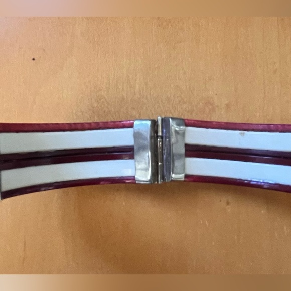 🆕 AMAZING Vintage OOAK Hand Carved Bone, Celluloid, & Garnet Hinged Bangle - Picture 10 of 11